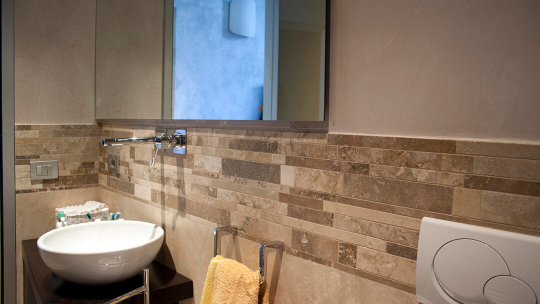 Bathroom travertine
