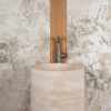 Lavabo freestanding in travertino Colonna tondo