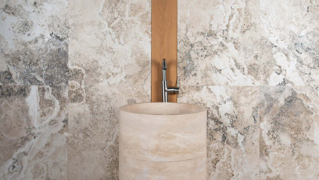 Lavabo freestanding in travertino Colonna tondo