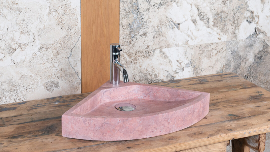 Corner sink in pink travertine
