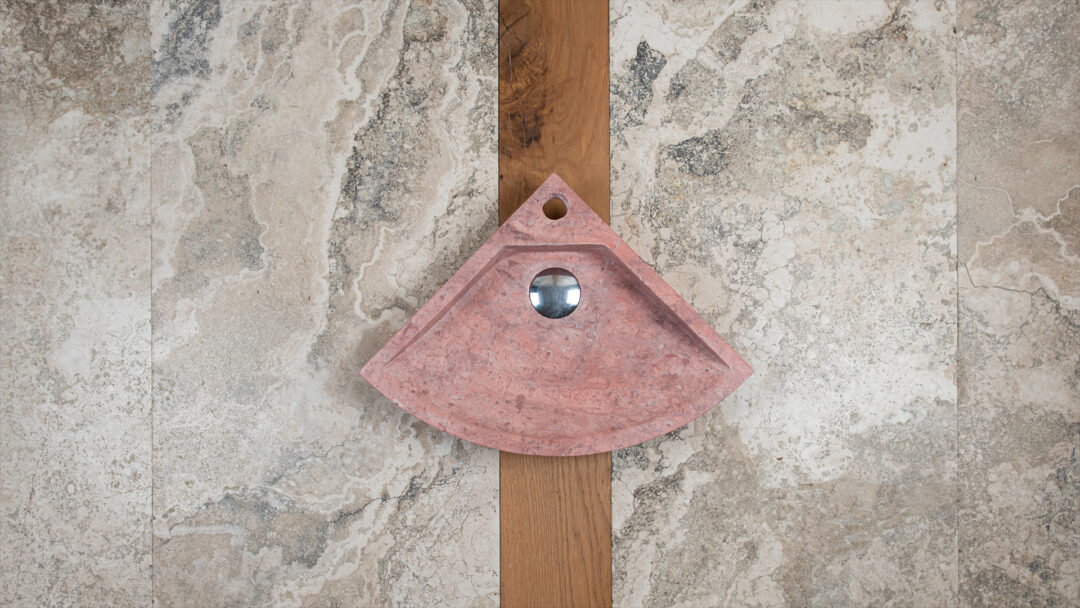 Corner sink in pink travertine
