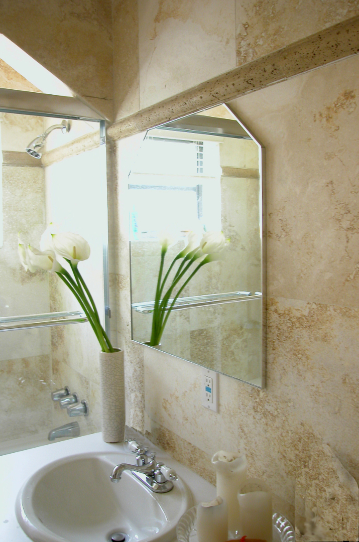 Golden yellow travertine bathroom cladding "Nuvolato Gold" - Pietre di Rapolano