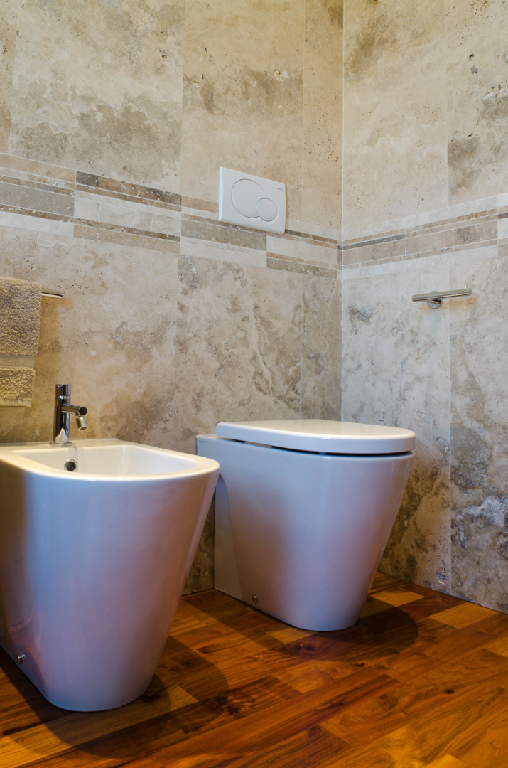 Bagno in Pietra di Rapolano Becagli Chiaro con finitura rurale