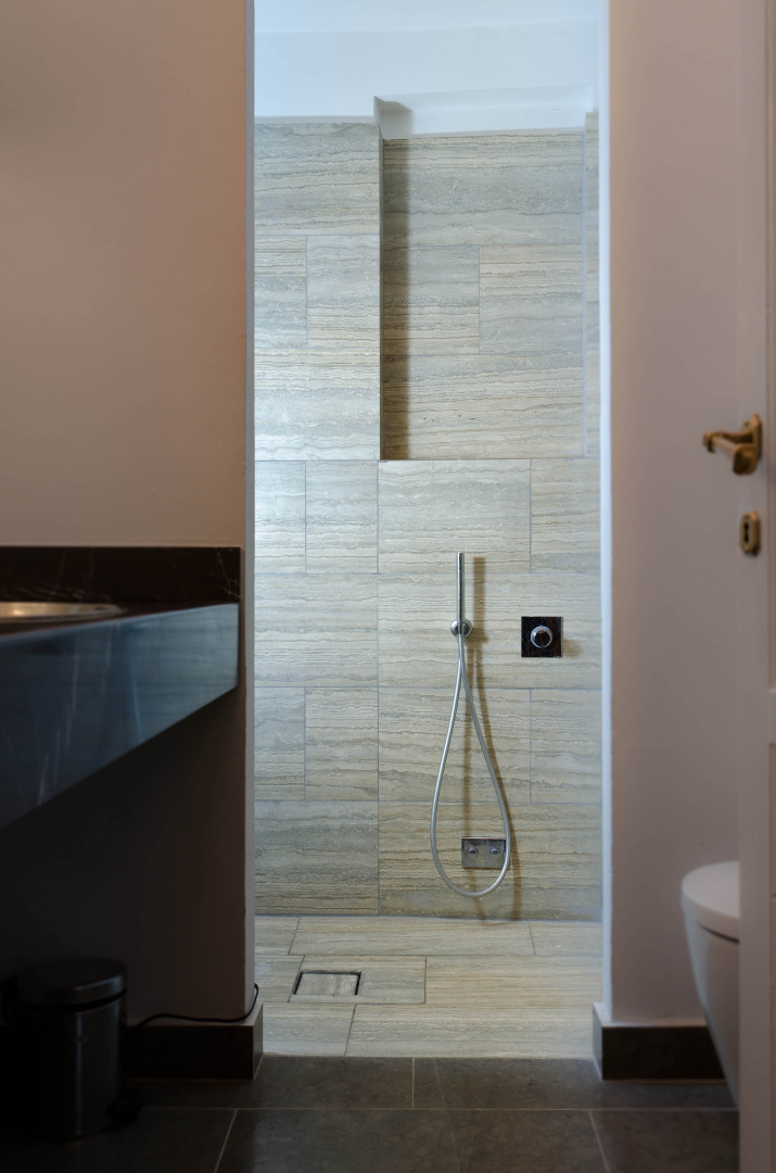 Mattonelle per doccia in travertino Silver