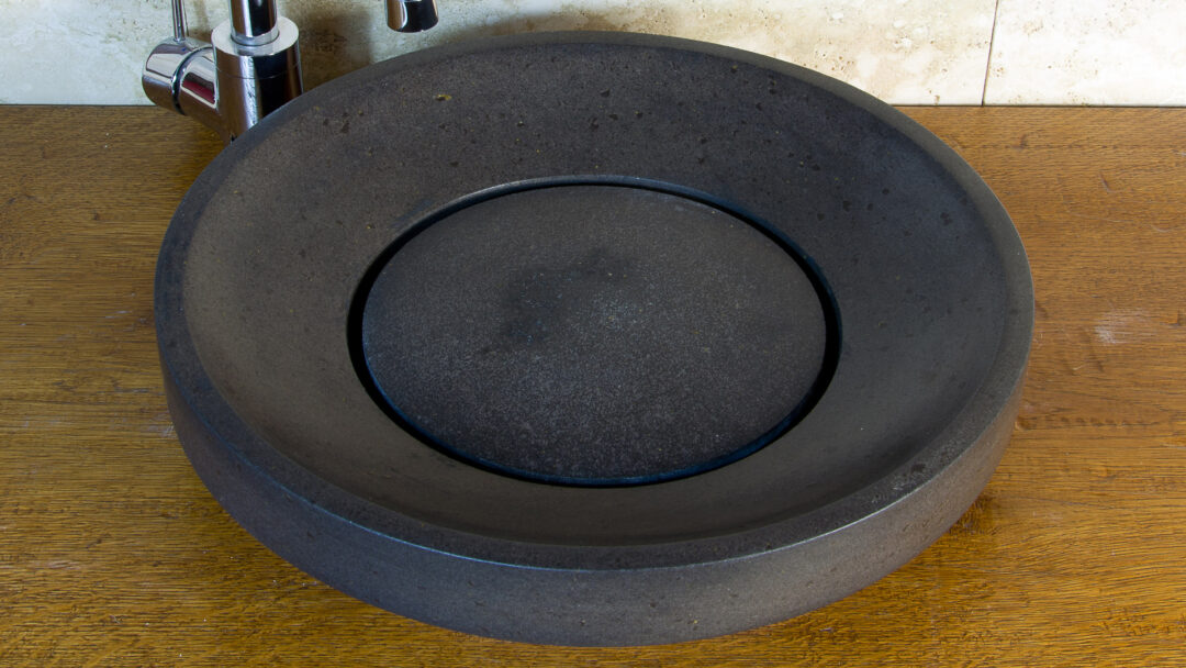 Ufo black in basalto