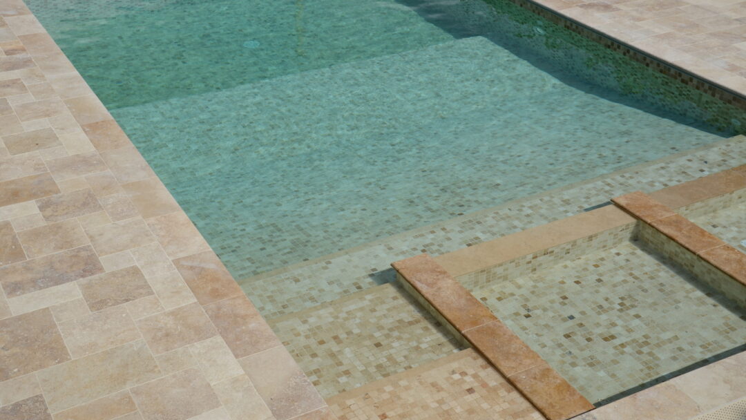 Pool Cladding in Avana Mix Travertine - Pietre di Rapolano