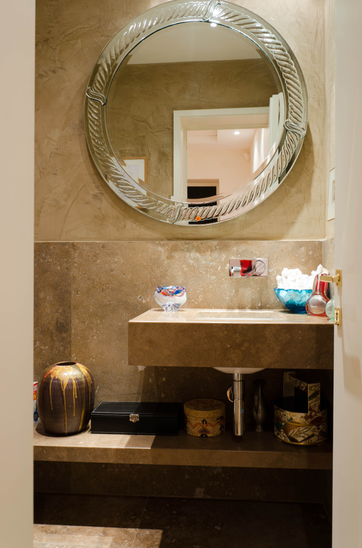 Pavimento e rivestimento in travertino Becagli Scuro