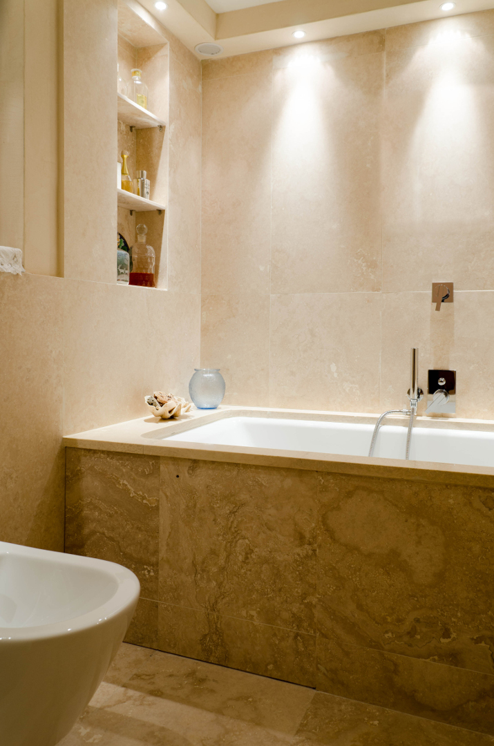 Rivestimento Bagno in Travertino chiaro