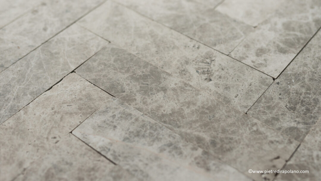 Doga in marmo “ silver shadow” levigato