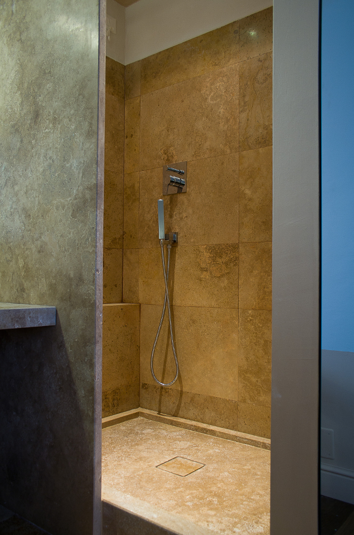 Doccia hotel in travertino