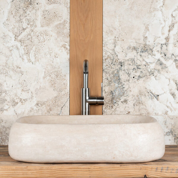 Waschbecken „bombiert“ aus hellem Travertin „Concept CH“