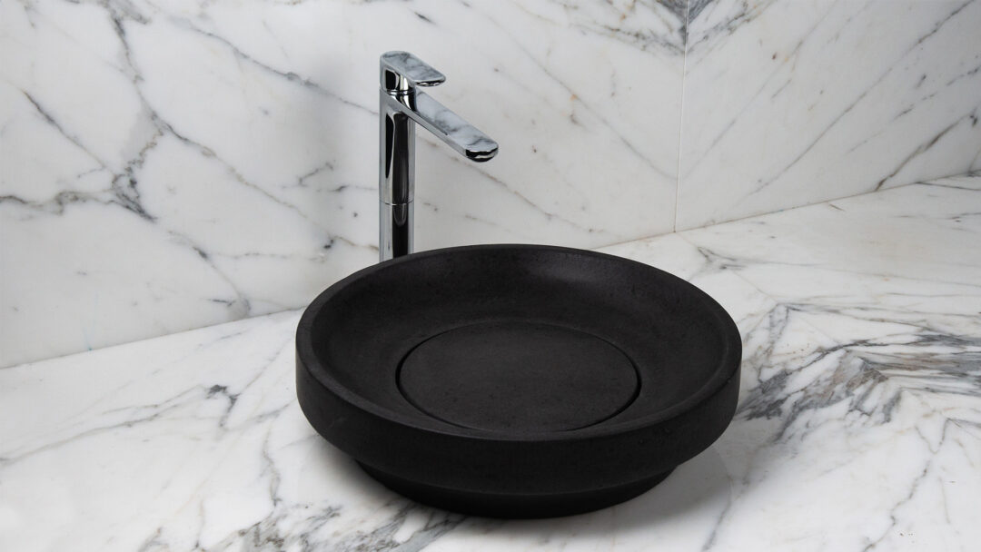 Lavabo con scarico nascosto nero in basalto, modello Ufo Black
