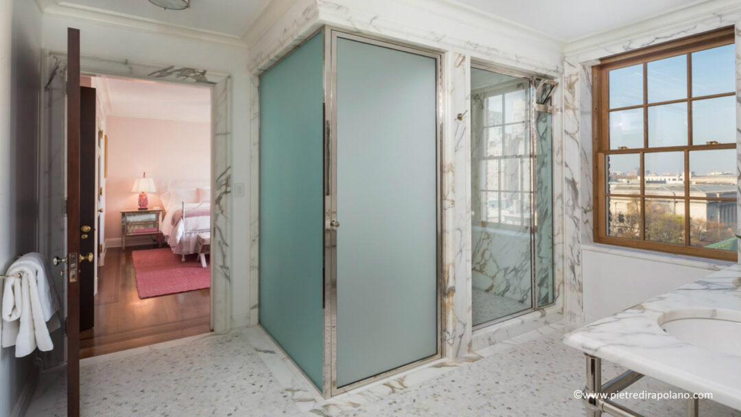 Mosaico in marmo bianco esagono