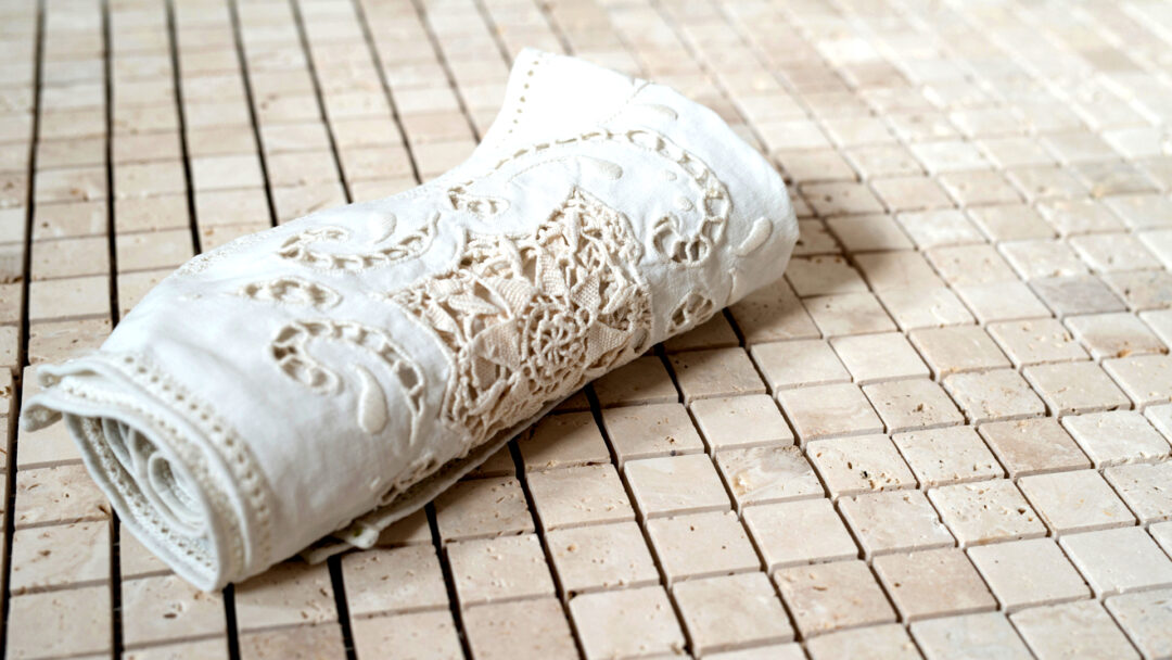 Mosaico in travertino 2,5x2,5 Light Blend Levigato