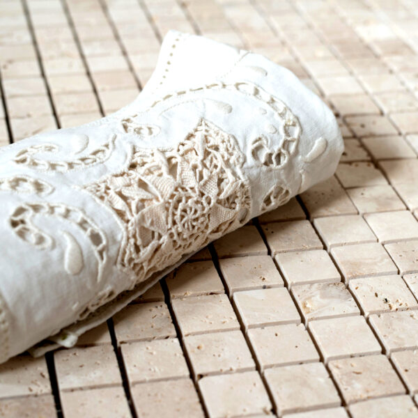 Mosaico in travertino “2,5×2,5 Light Blend” Levigato