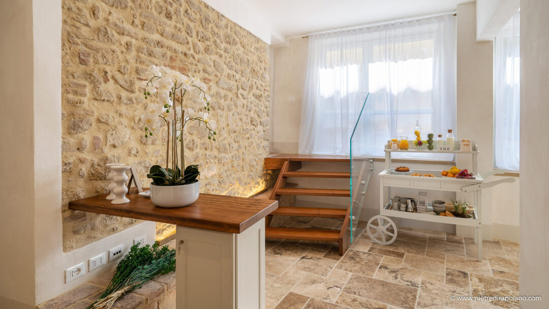 light travertine floor