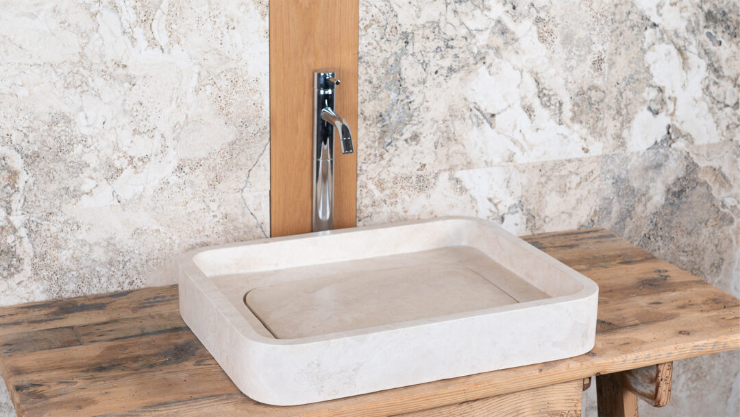 Rechteckiges Waschbecken aus Travertin "Piatto"