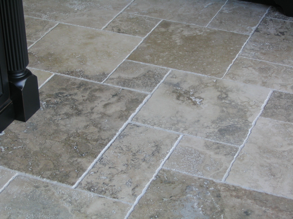 Detail of floor in Light Earth travertine (PDR013)