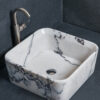 lavabo in marmo con venature nere