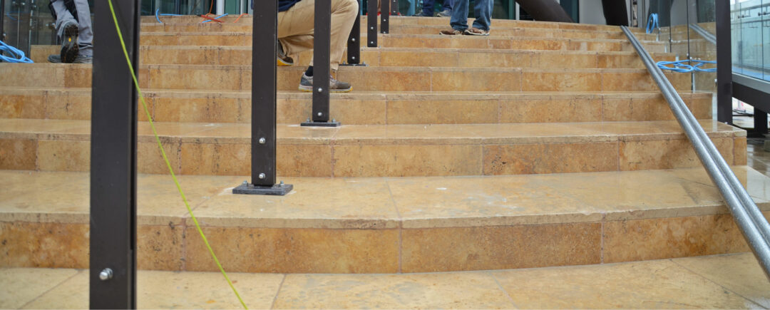 Außentreppe Mexiko-Pavillon Expo 2015 aus Travertin Autunno