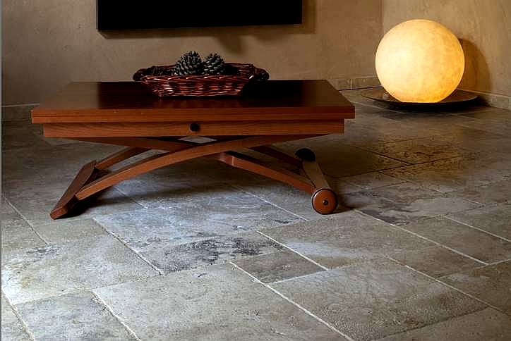 Living room floor in Light Earth travertine (PDR013)
