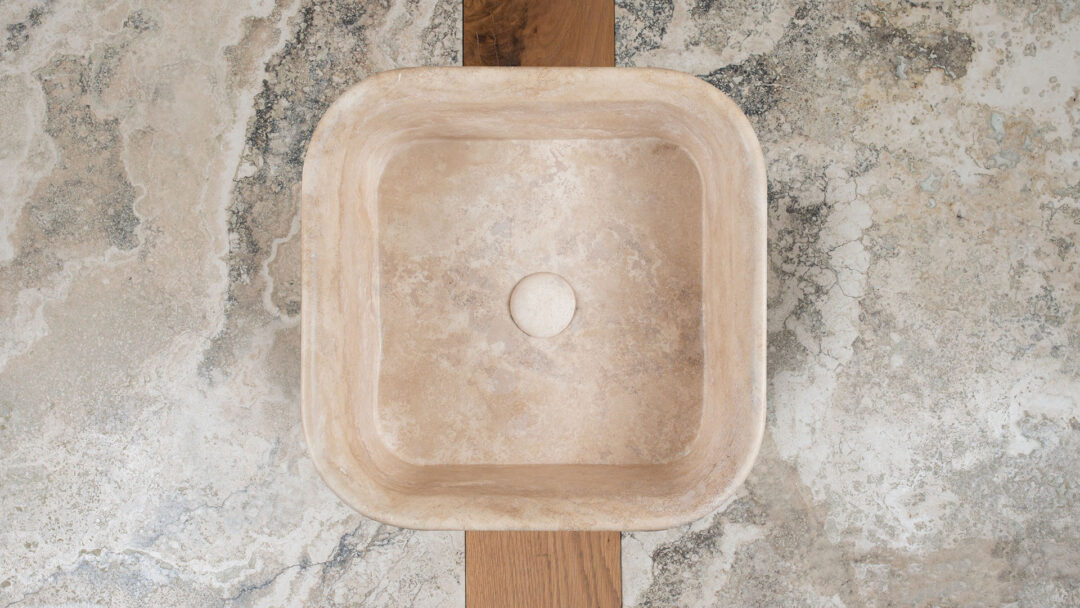 Trapezio freestanding top