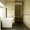 Pareti bagno rivestite in travertino Silver Grey