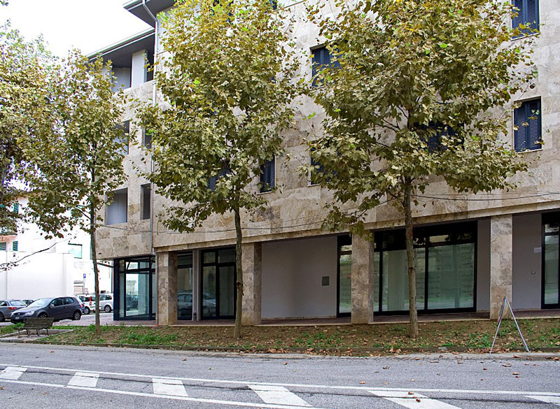 Facade in Rapolano stone in its most typical color the pdr