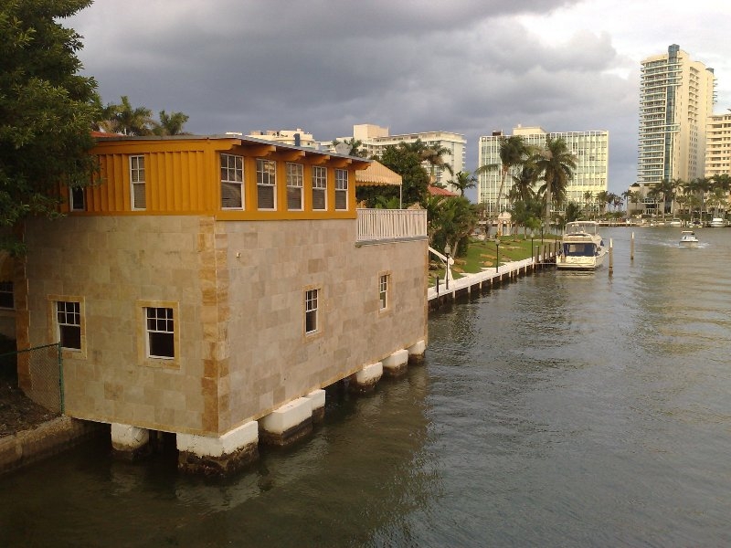 Golden-yellow travertine facade cladding "Nuvolato Gold"
