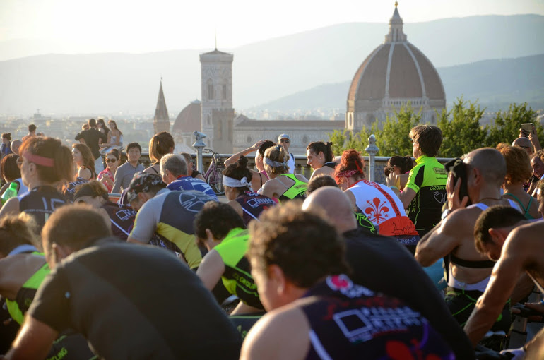 Group cycling pedaling for firmo pietre di rapolano July Florence Group cycling pedaling for firmo pietre di rapolano July Florence