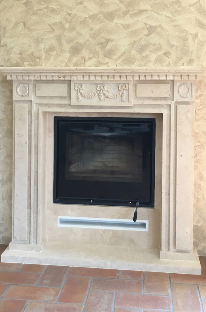 Living room fireplaces in travertine by Pietre di Rapolano