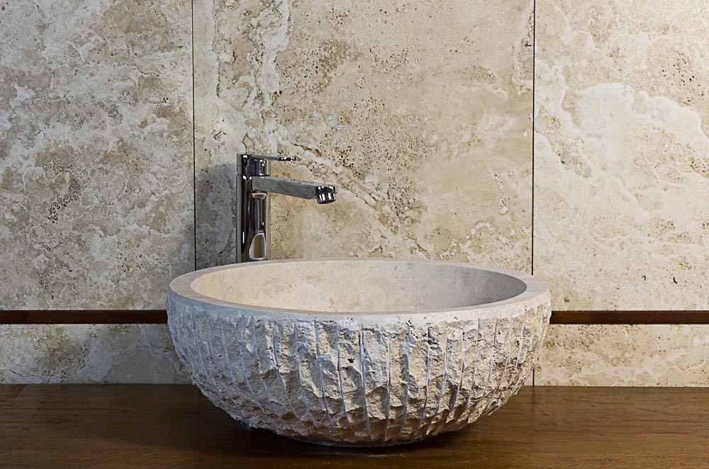 TONDOZZO Pietre di Rapolano travertine sink with rustic surface