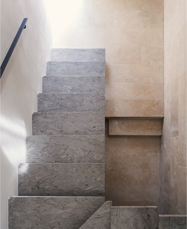 Top in calacatta - travertino made in Tuscany