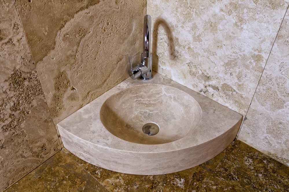 lavabo corner travertino