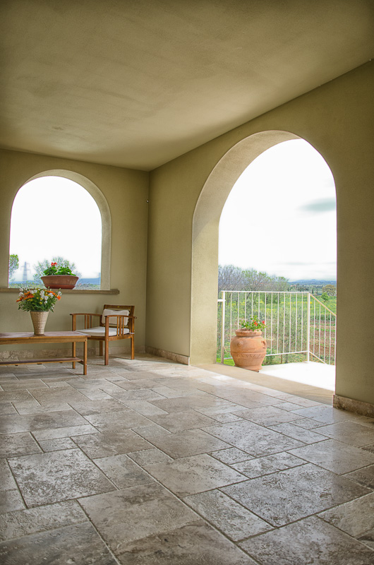 Loggia with Pietra di Rapolano flooring