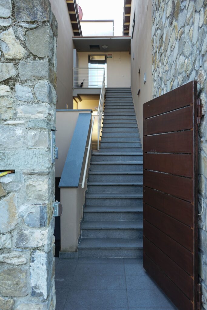 stone cladding staircase arch leonardo mannini dsc