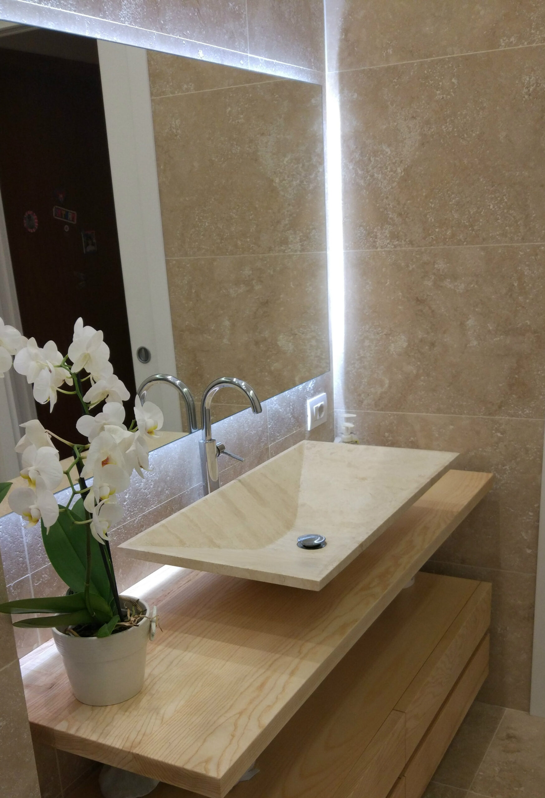 light Becagli travertine bathroom