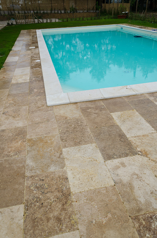 Pool with Pietra di Rapolano World Wide flooring