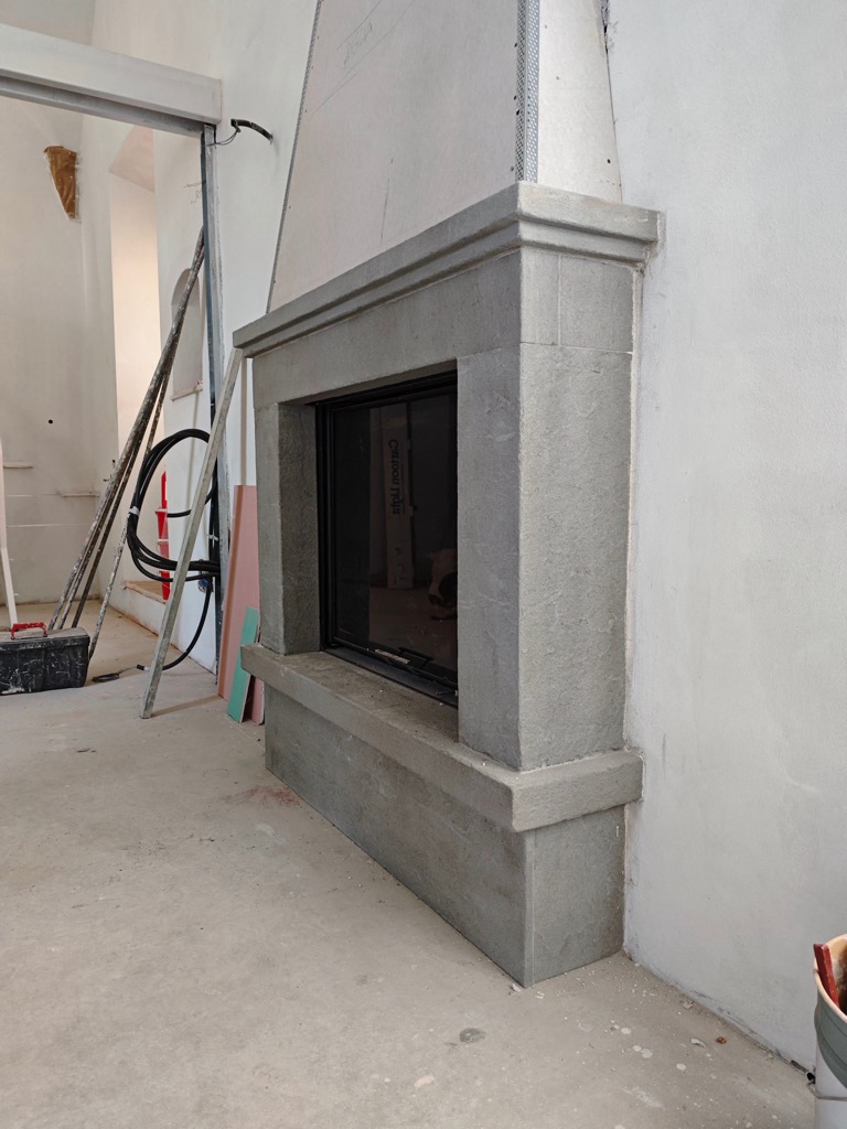 camini in pietra serena stile toscano