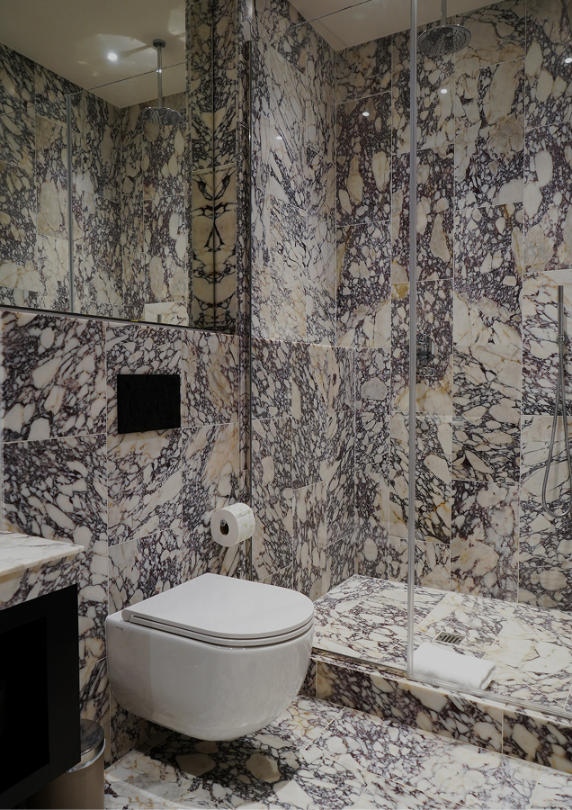 Marmo - Pavimenti e Rivestimenti - Bagno - Breccia Viola - Palazzo Titnori Garden - Ilaria Sassolini