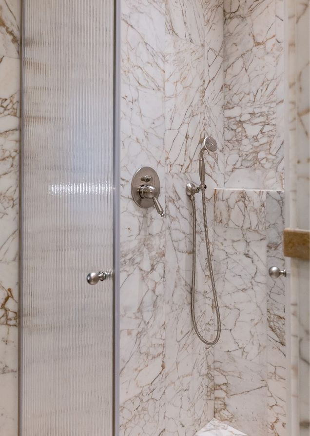 Marmo - Pavimenti e Rivestimenti - Bagno - Rivestimento in Breccia Gold - Guicciardini 9 - Ilaria Sassolini