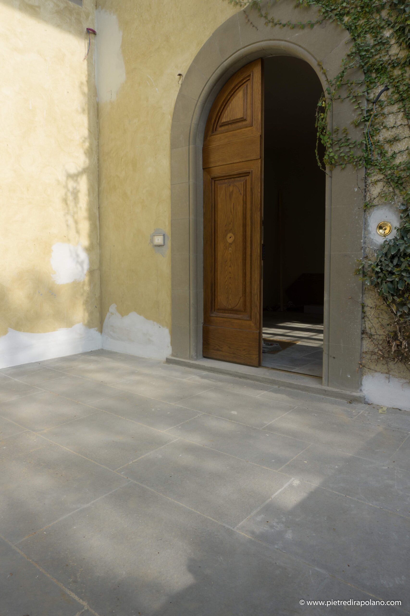 Pavimenti e rivestimenti in pietra serena