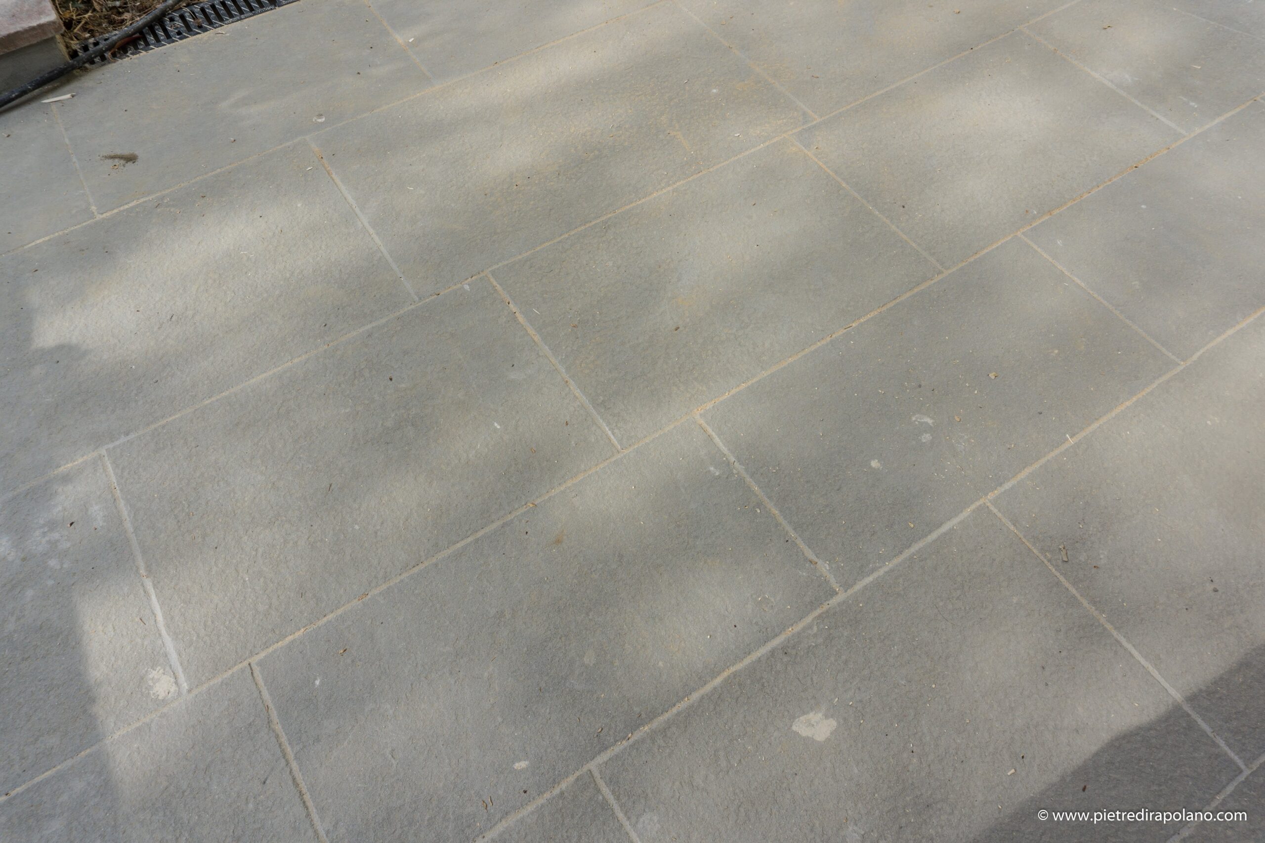 pavimenti e rivestimenti in pietra serena