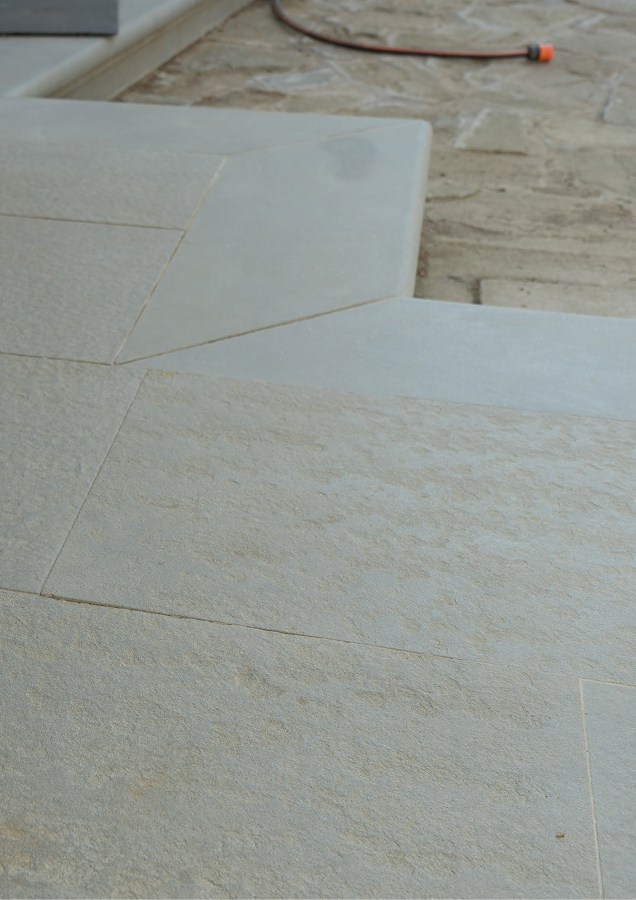 Copertine e cordoli in pietra serena