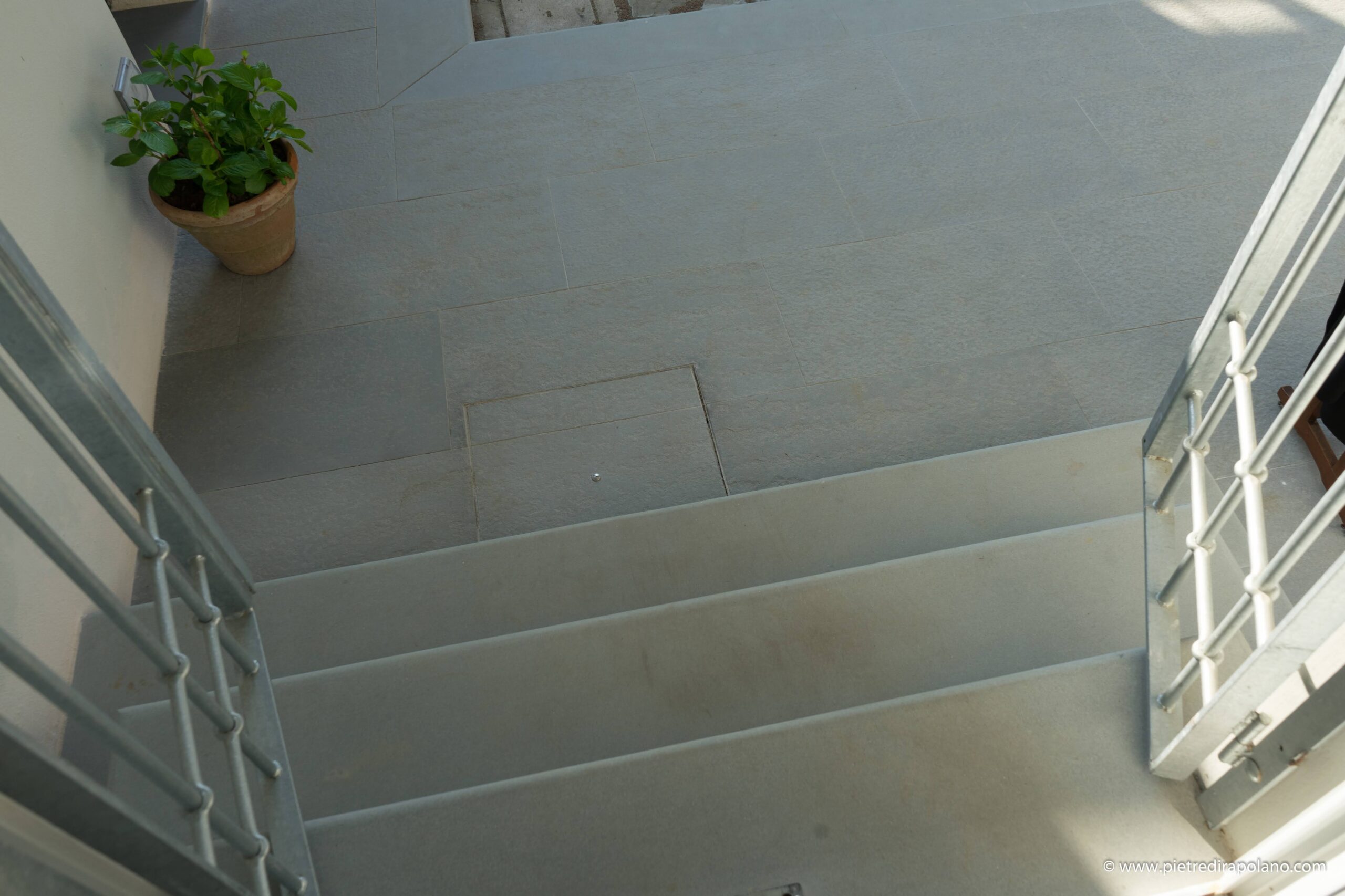 Scale in pietra serena