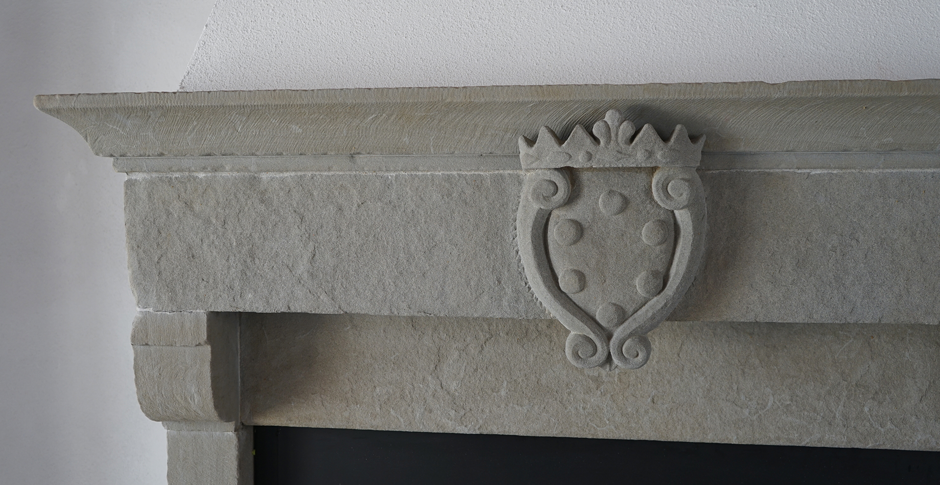 Caminetti in pietra serena