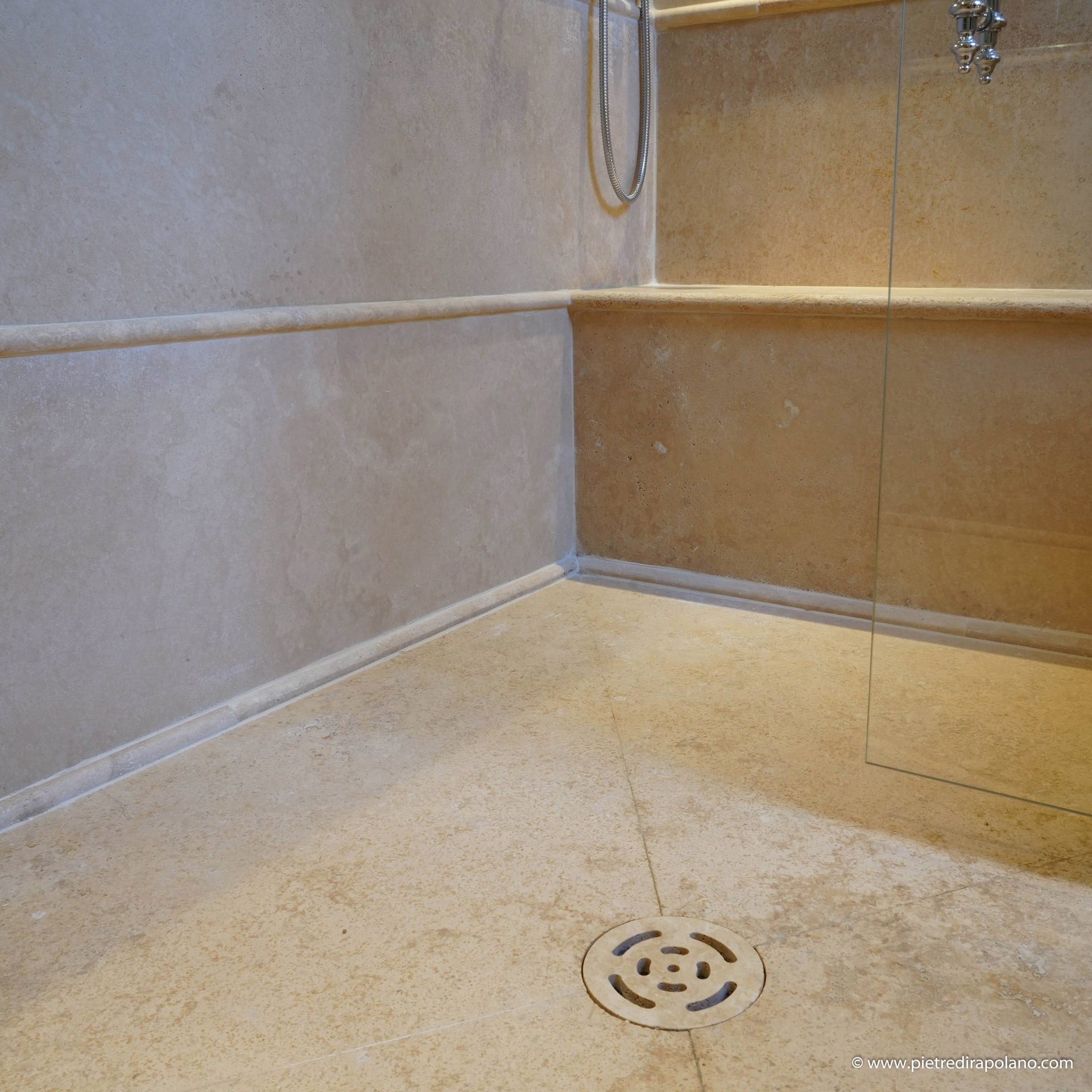 Piatti doccia in pietra naturale